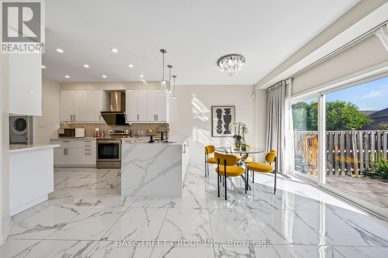 37 REMBRANDT DRIVE - 19