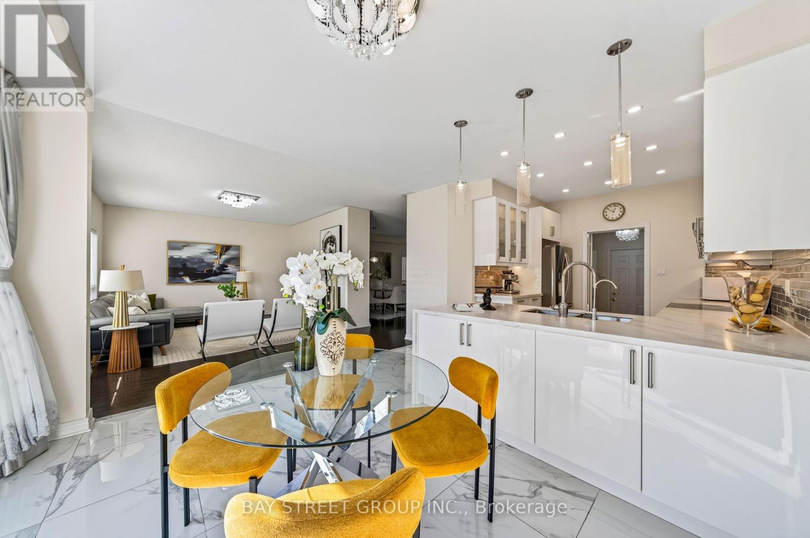 37 REMBRANDT DRIVE - 21