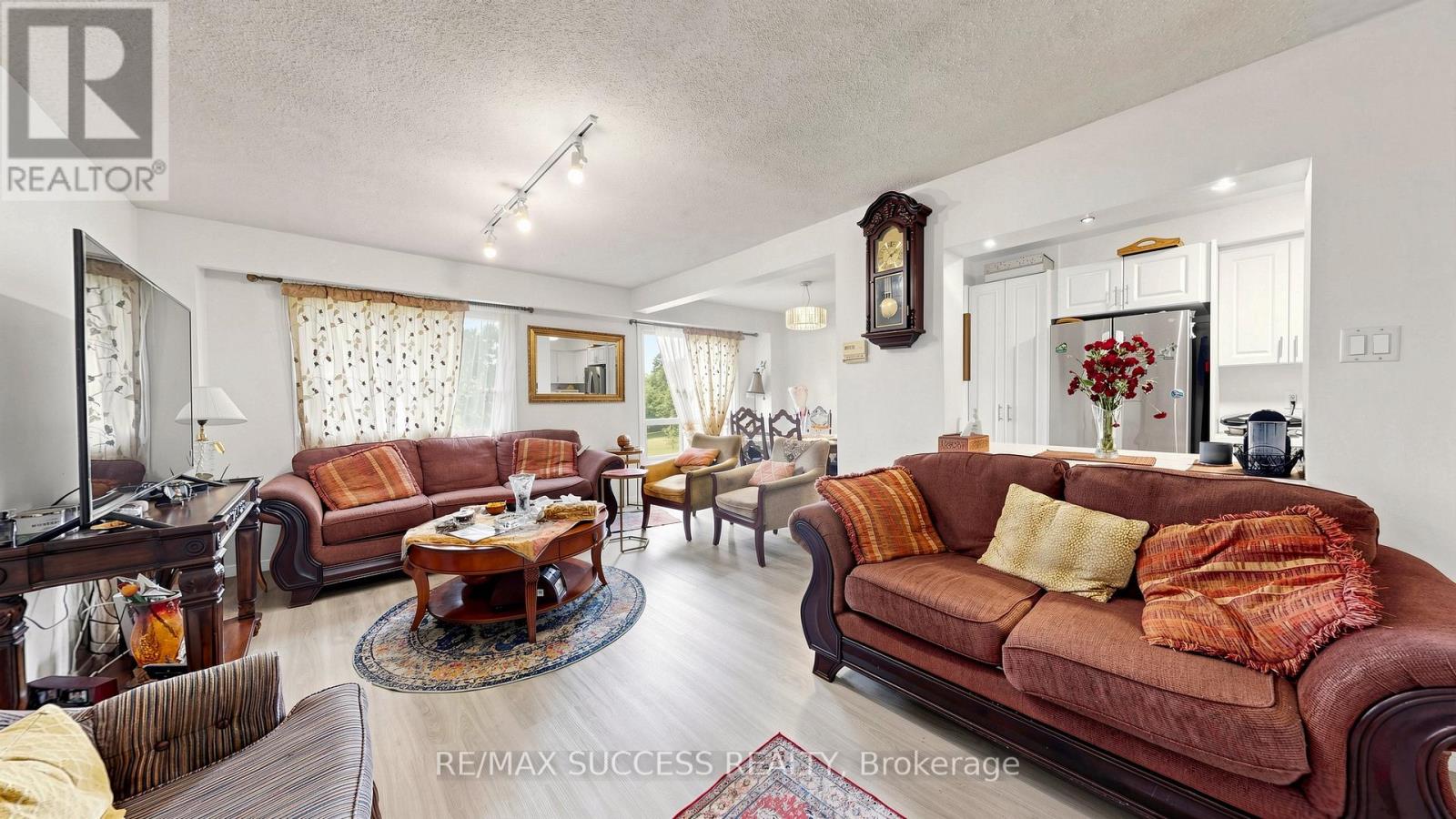 #19 2617 WINDWOOD DRIVE - 3
