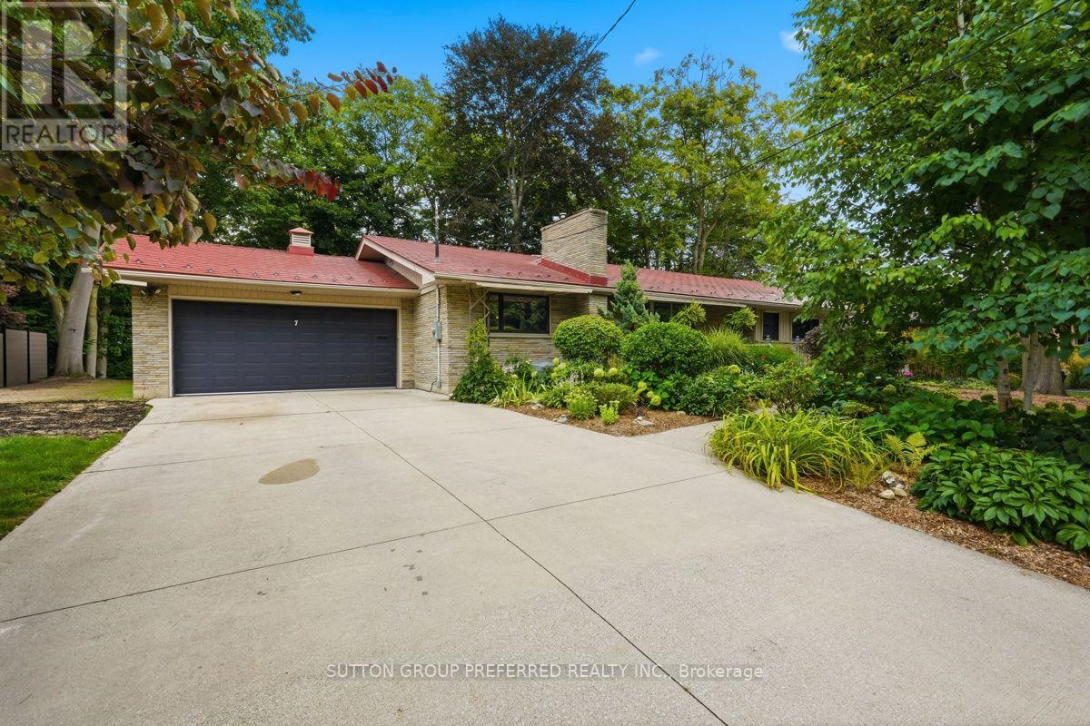 7 METAMORA CRESCENT - 1