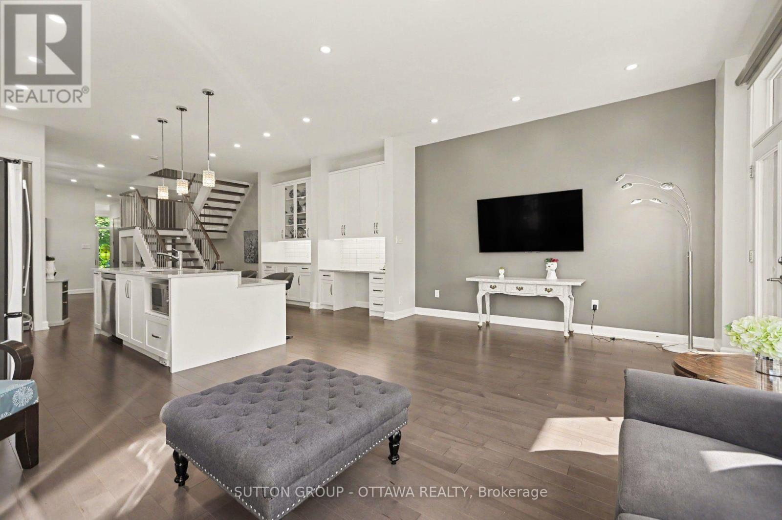 48B BYRON AVENUE - 13