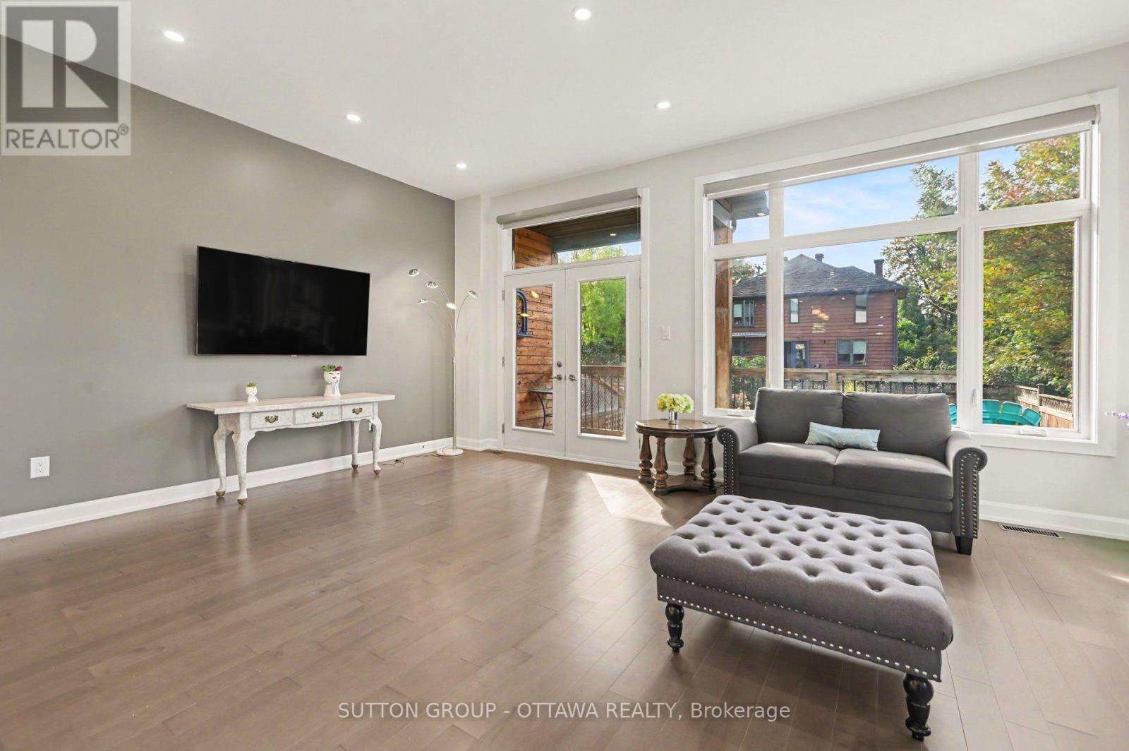 48B BYRON AVENUE - 15