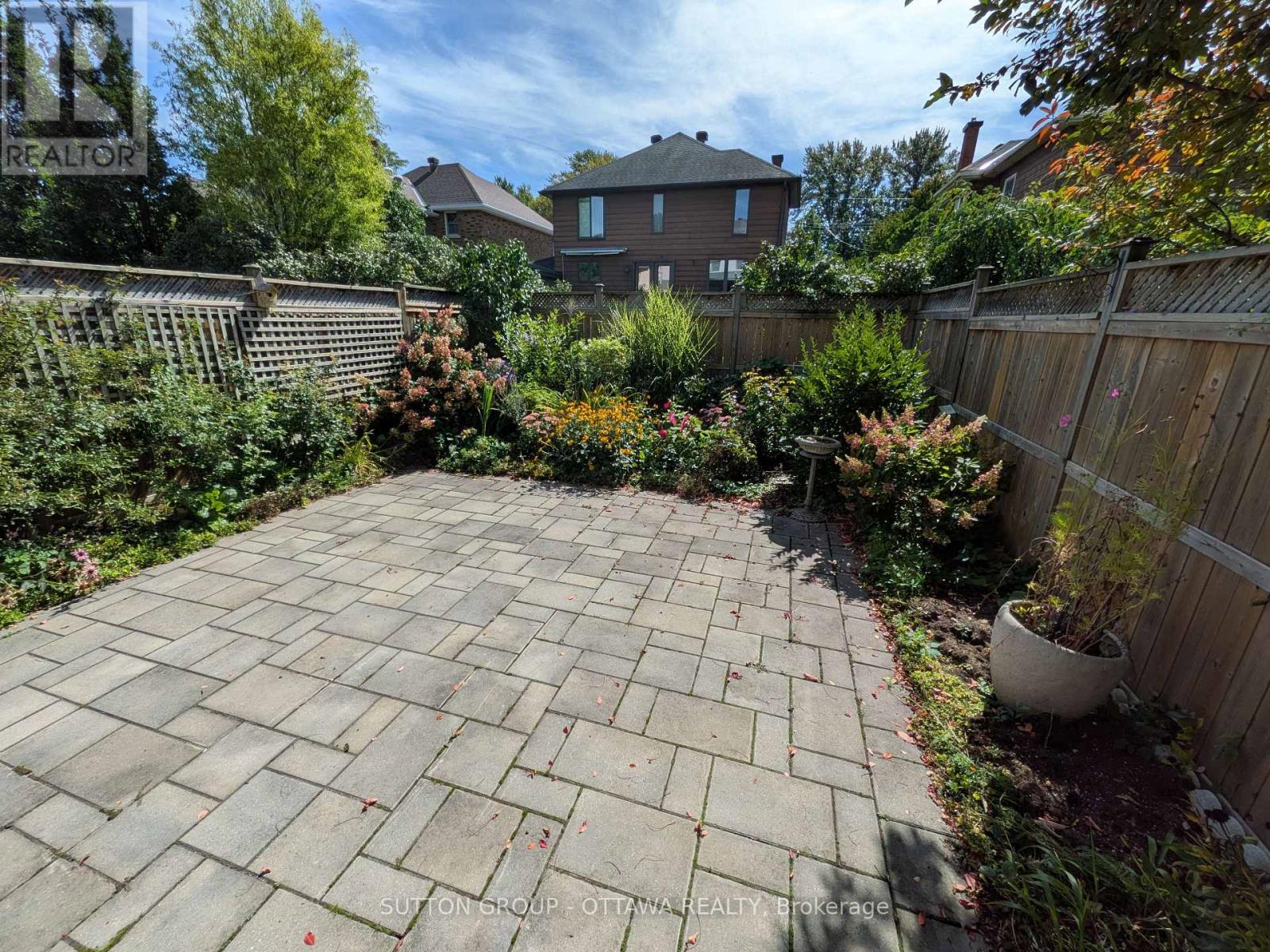 48B BYRON AVENUE photo 33