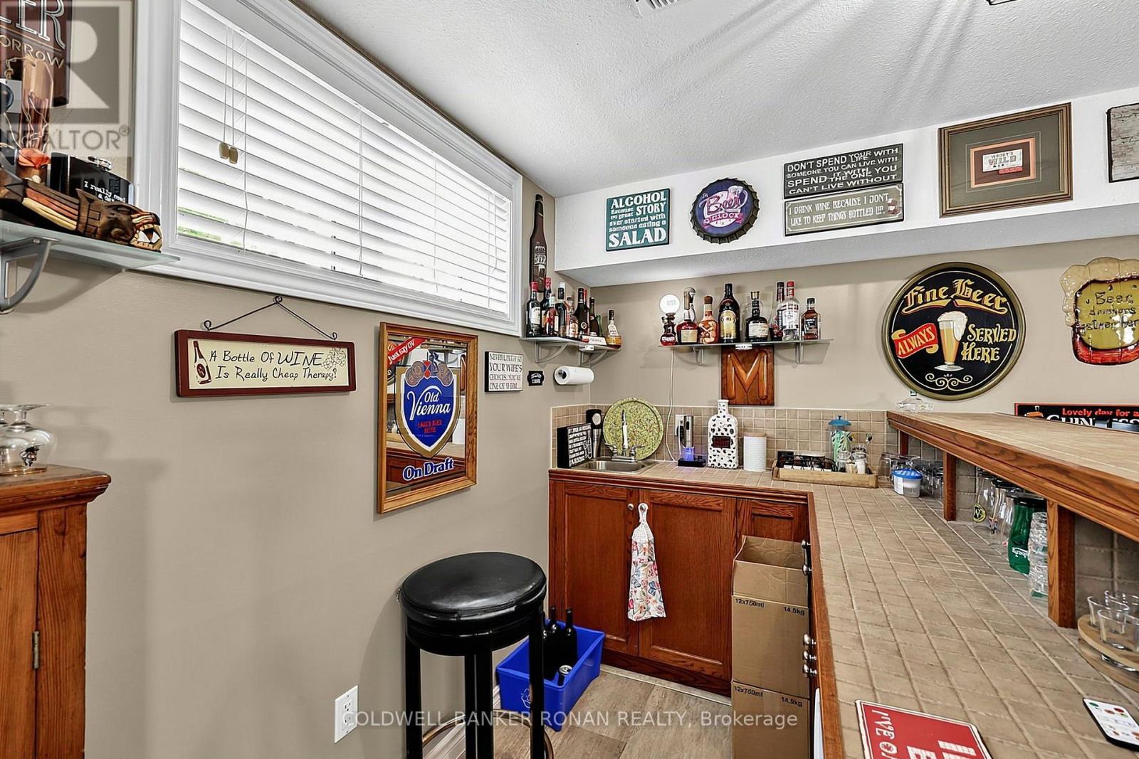 65 BURBANK CIRCLE - 24