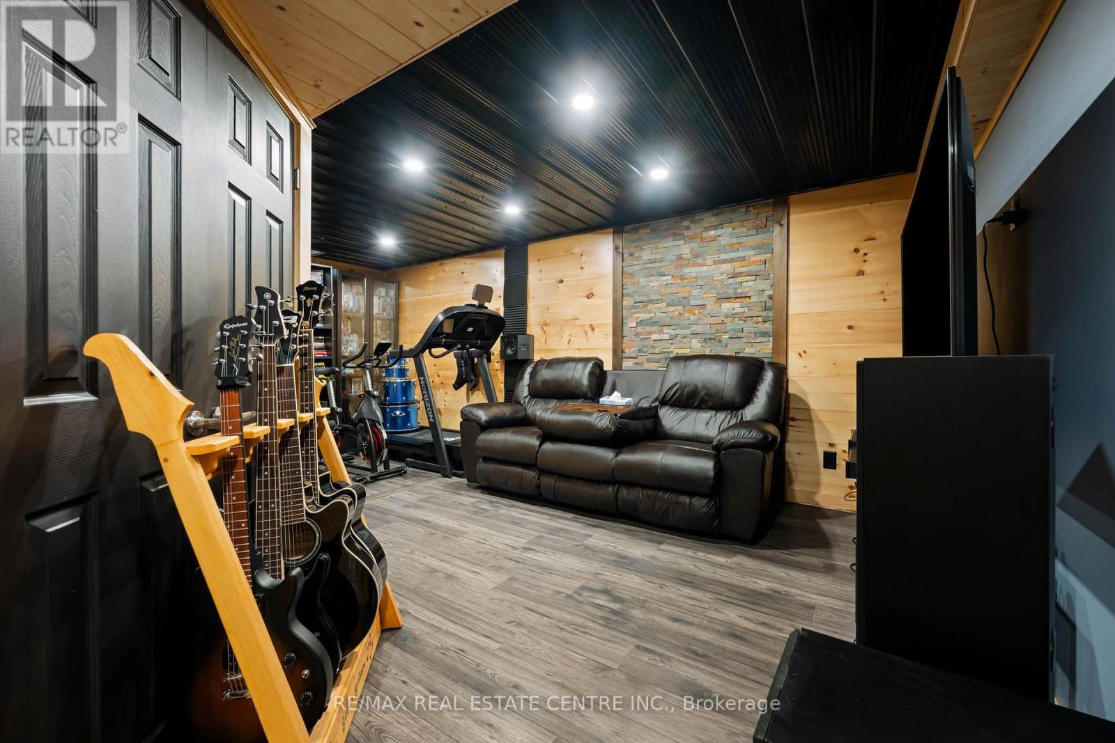 128 ELAINE DRIVE - Image 29