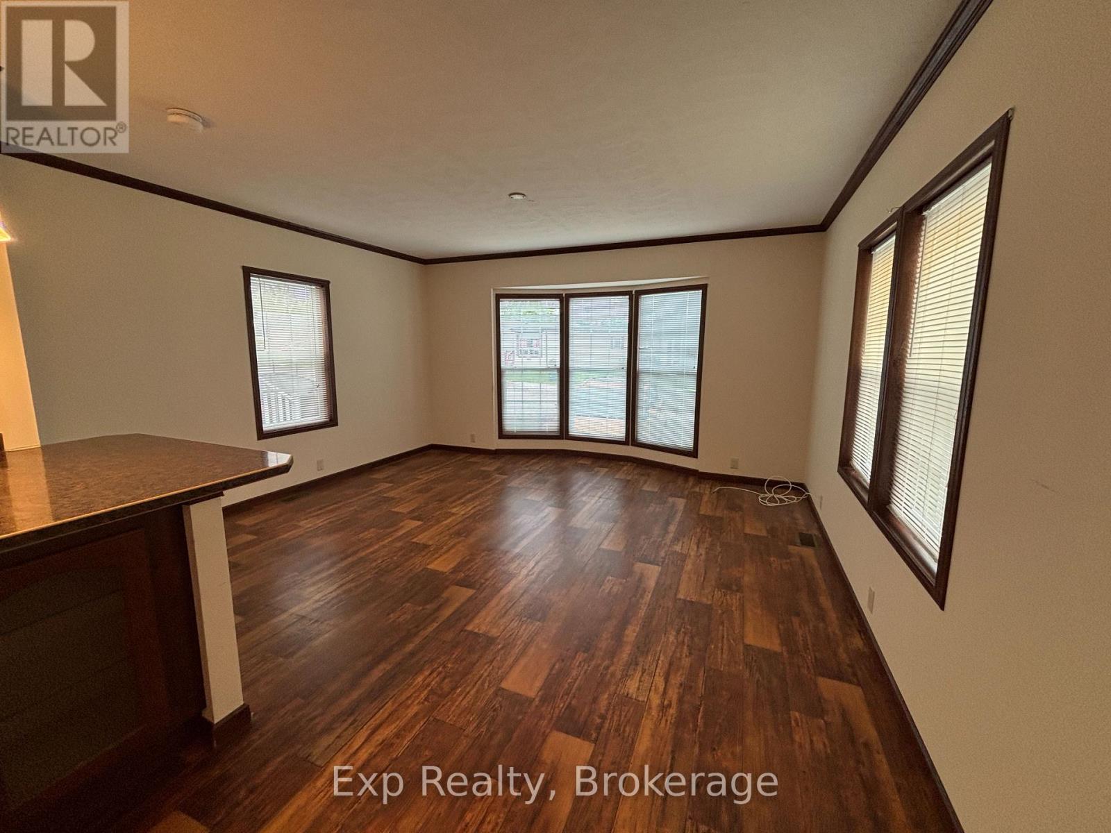 #11 311 DUNDAS STREET E - 8
