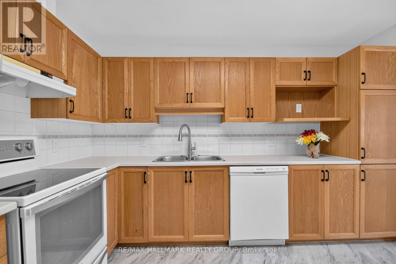 82 WHALINGS CIRCLE - 18