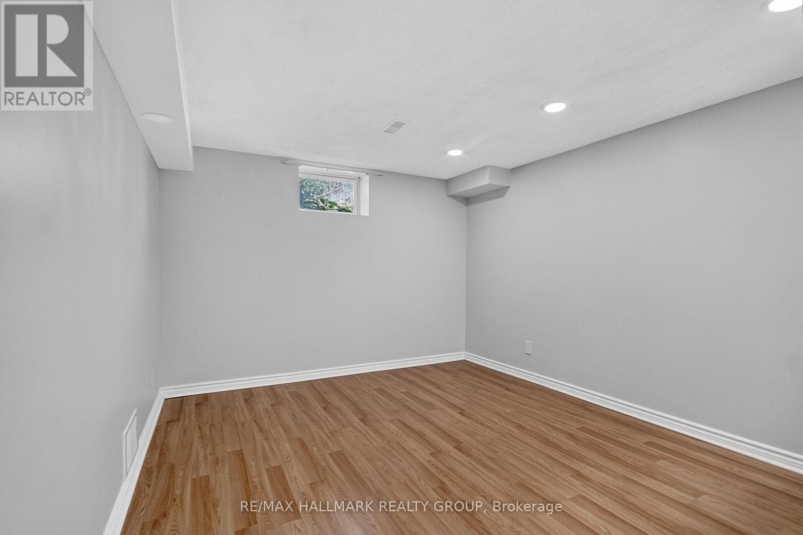82 WHALINGS CIRCLE - 32