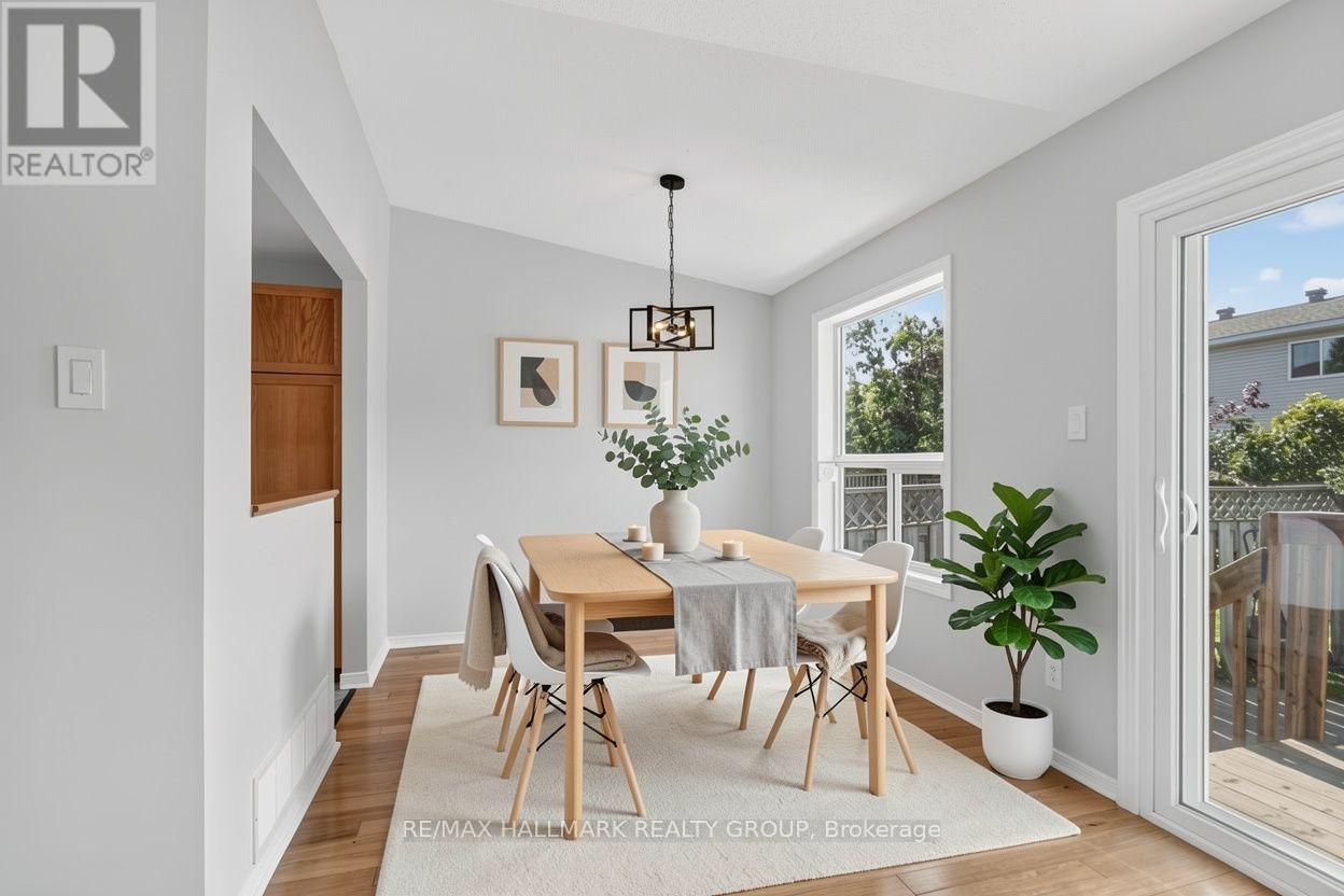 82 WHALINGS CIRCLE, Ottawa — photo 9