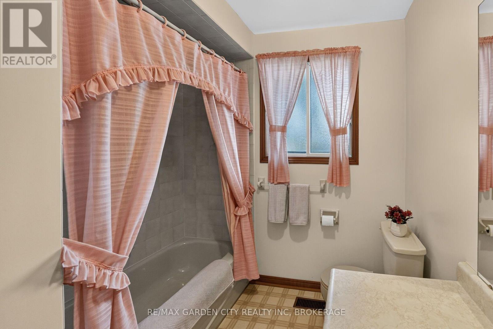 67 COLLEGE PARK DRIVE - Image 20