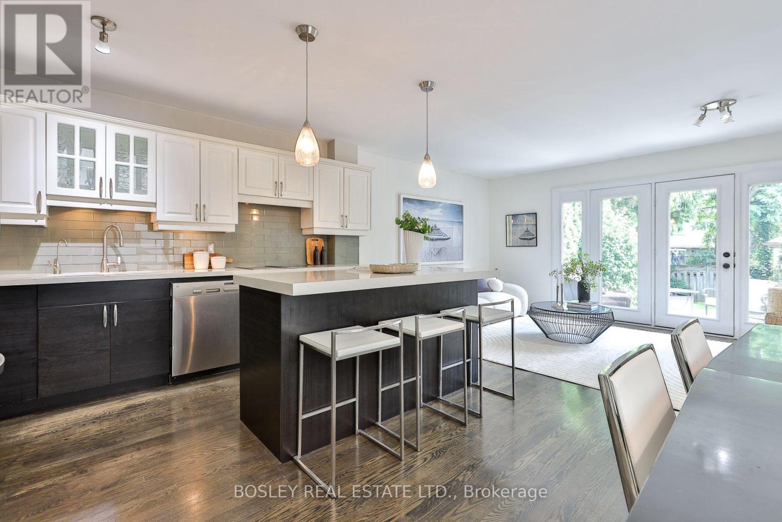 27 CAMERON CRESCENT - 12