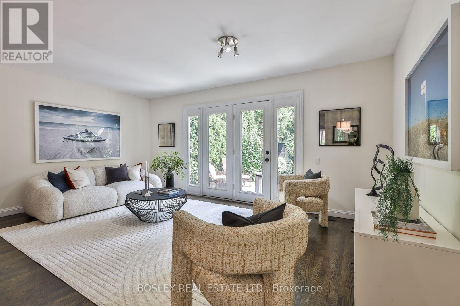 27 CAMERON CRESCENT - 19