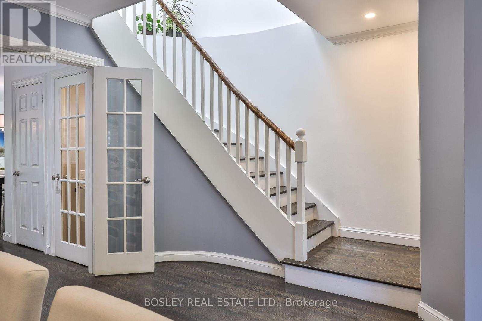 27 CAMERON CRESCENT - 22