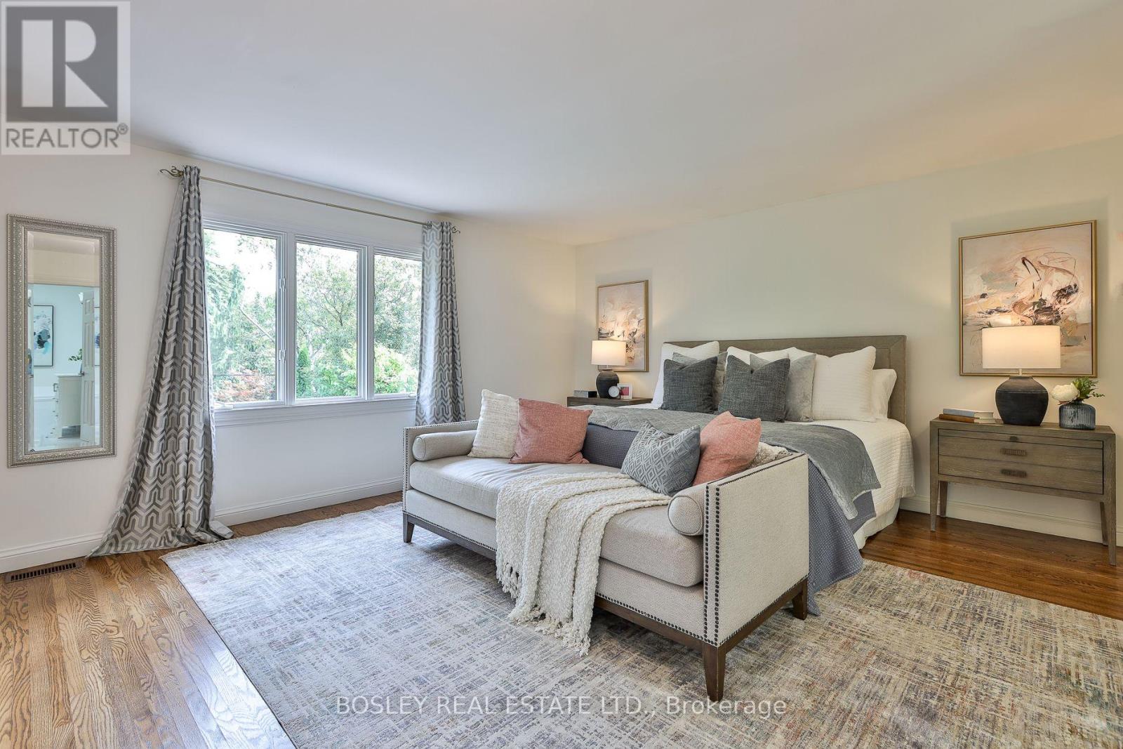 27 CAMERON CRESCENT - 23