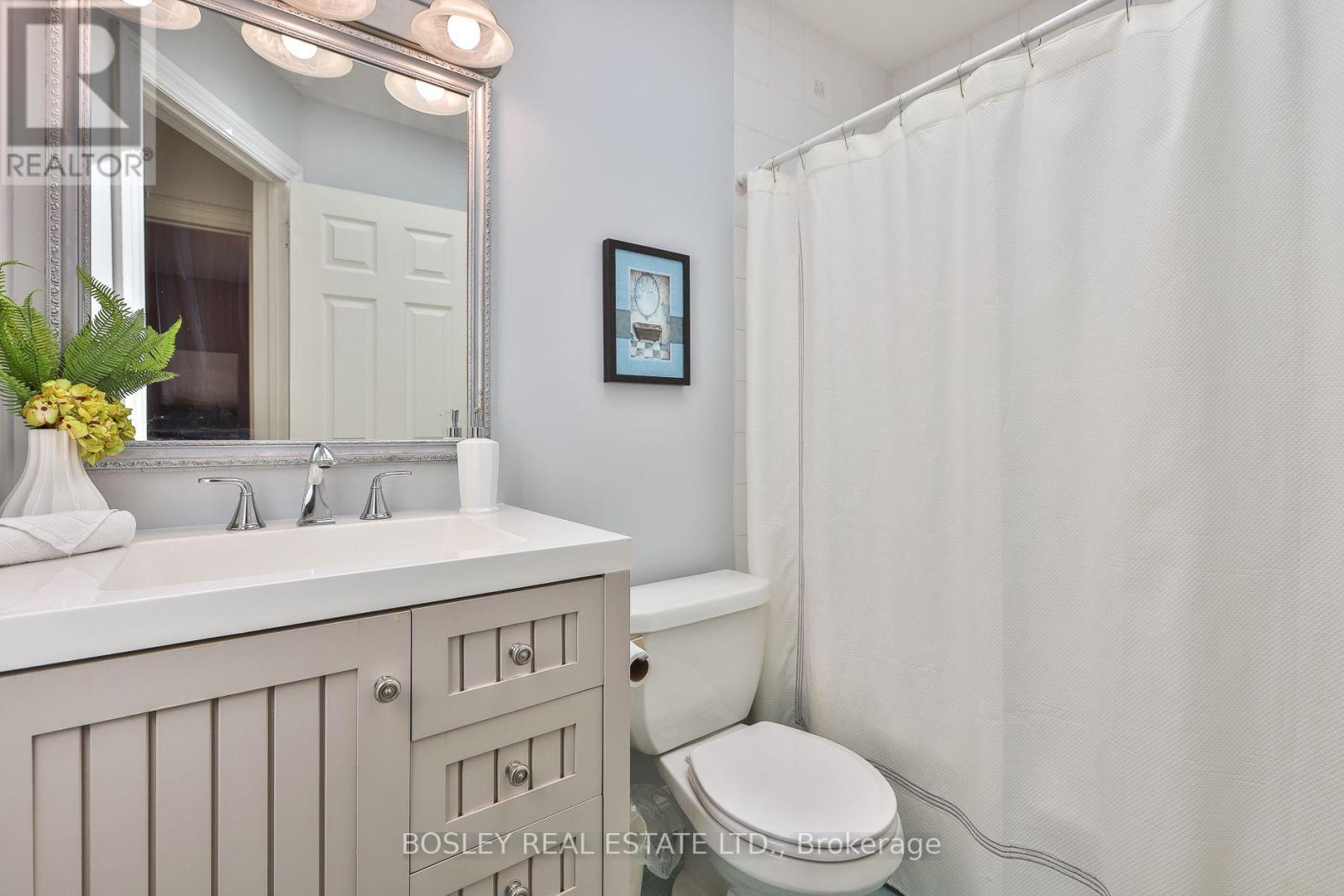 27 CAMERON CRESCENT - 31