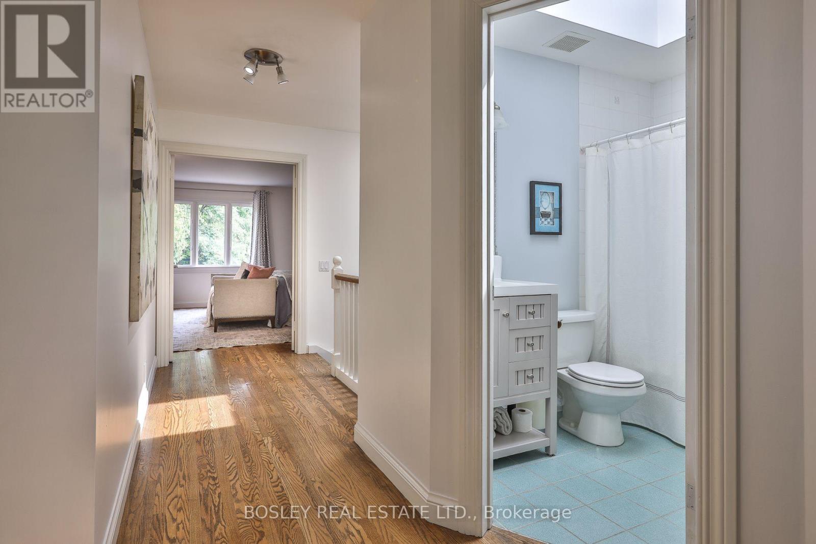 27 CAMERON CRESCENT - 32
