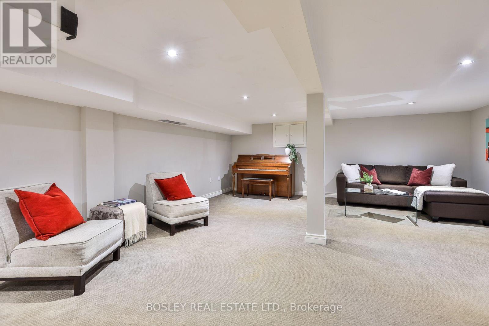 27 CAMERON CRESCENT - 34