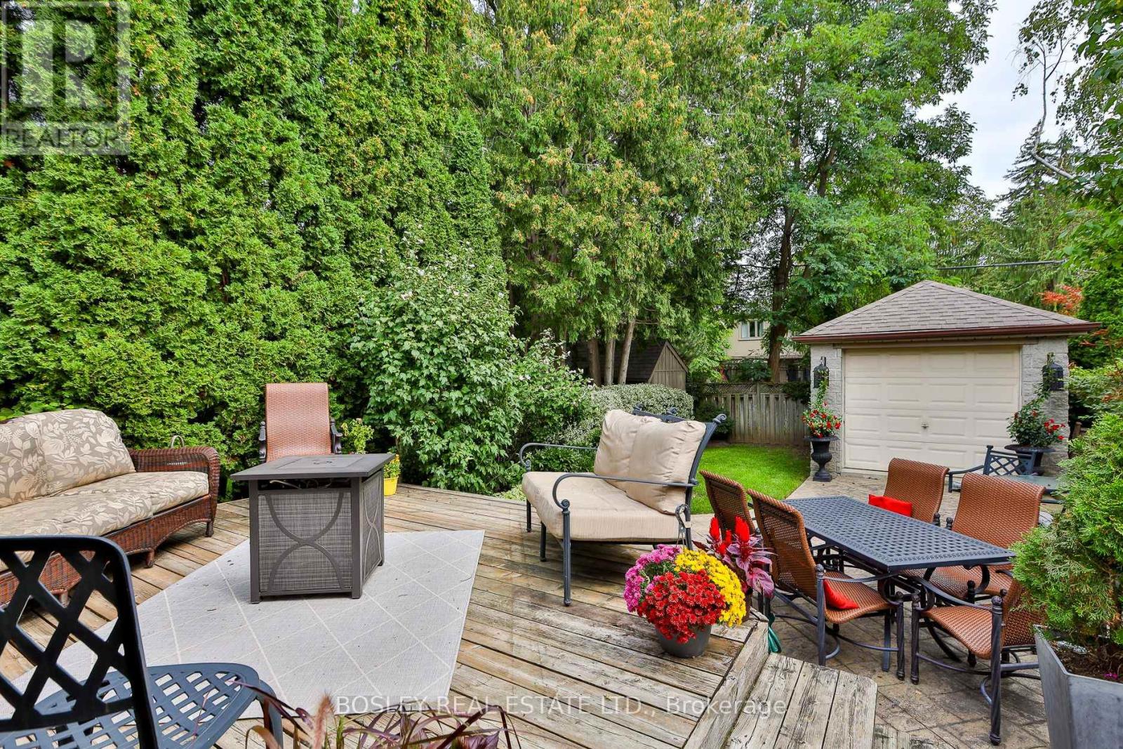 27 CAMERON CRESCENT - 44