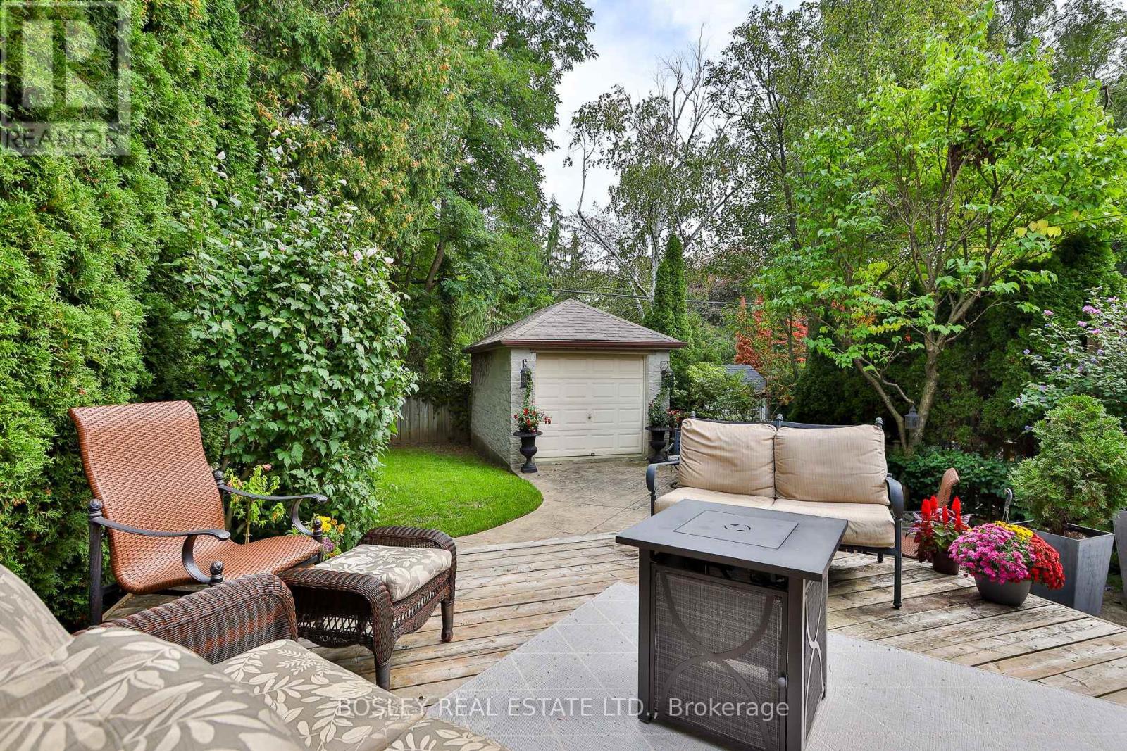 27 CAMERON CRESCENT - 45