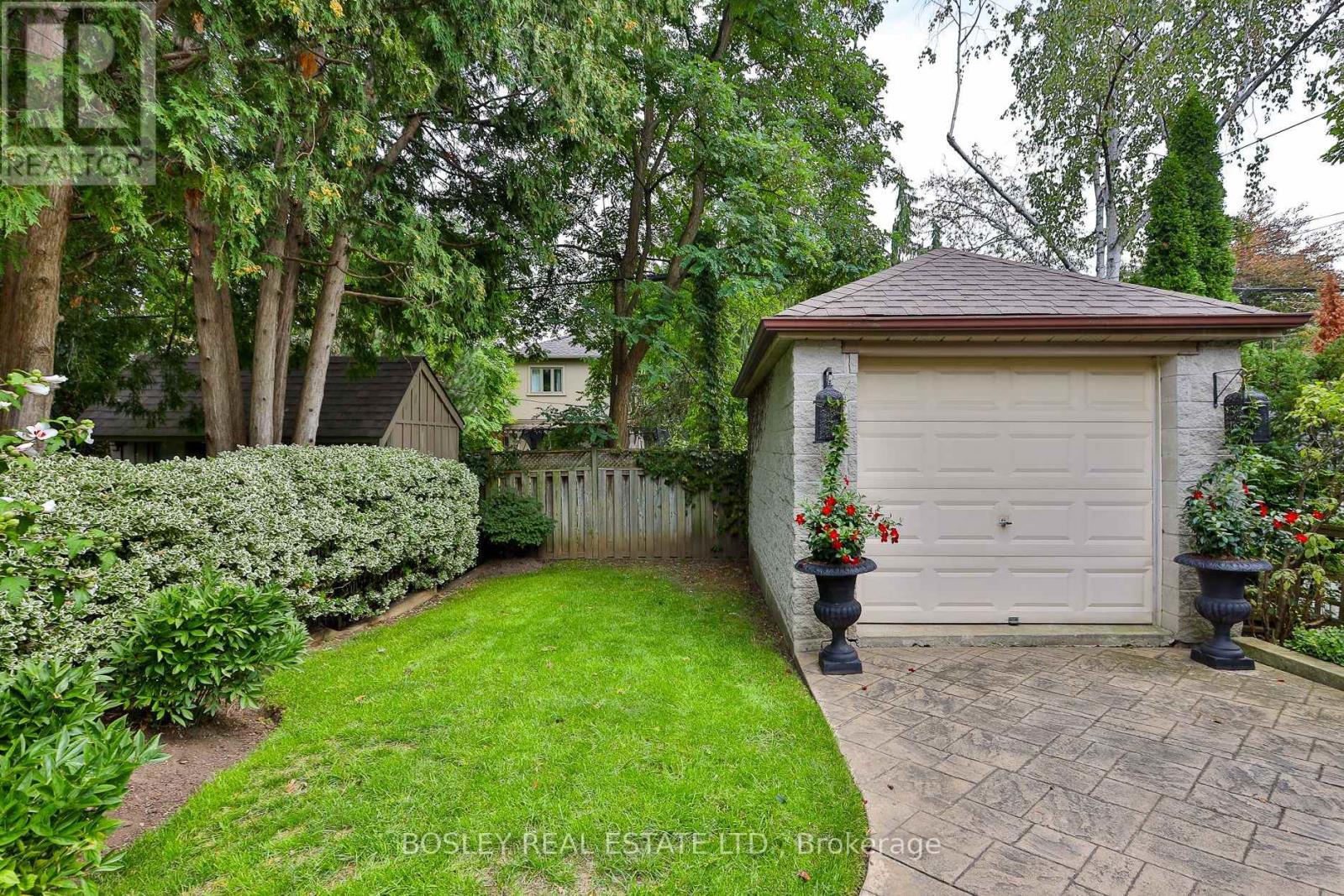 27 CAMERON CRESCENT - 46