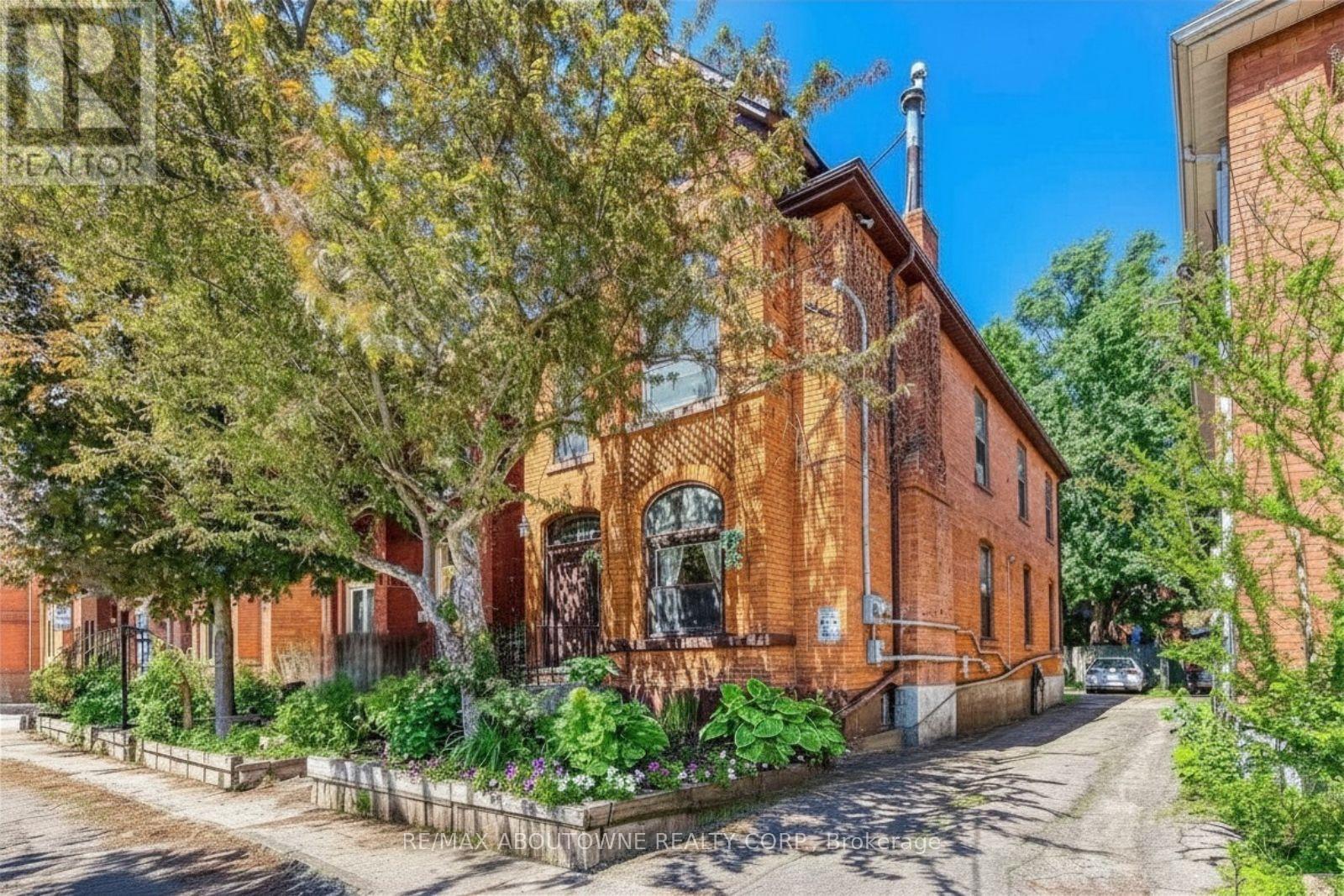 100 GRANT AVENUE - 1