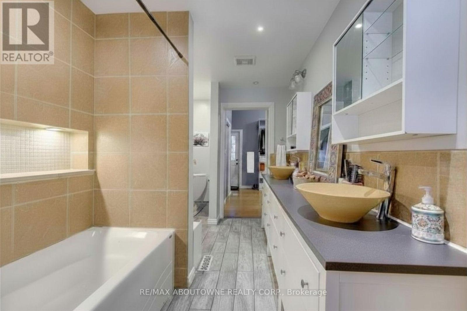 100 GRANT AVENUE - 12
