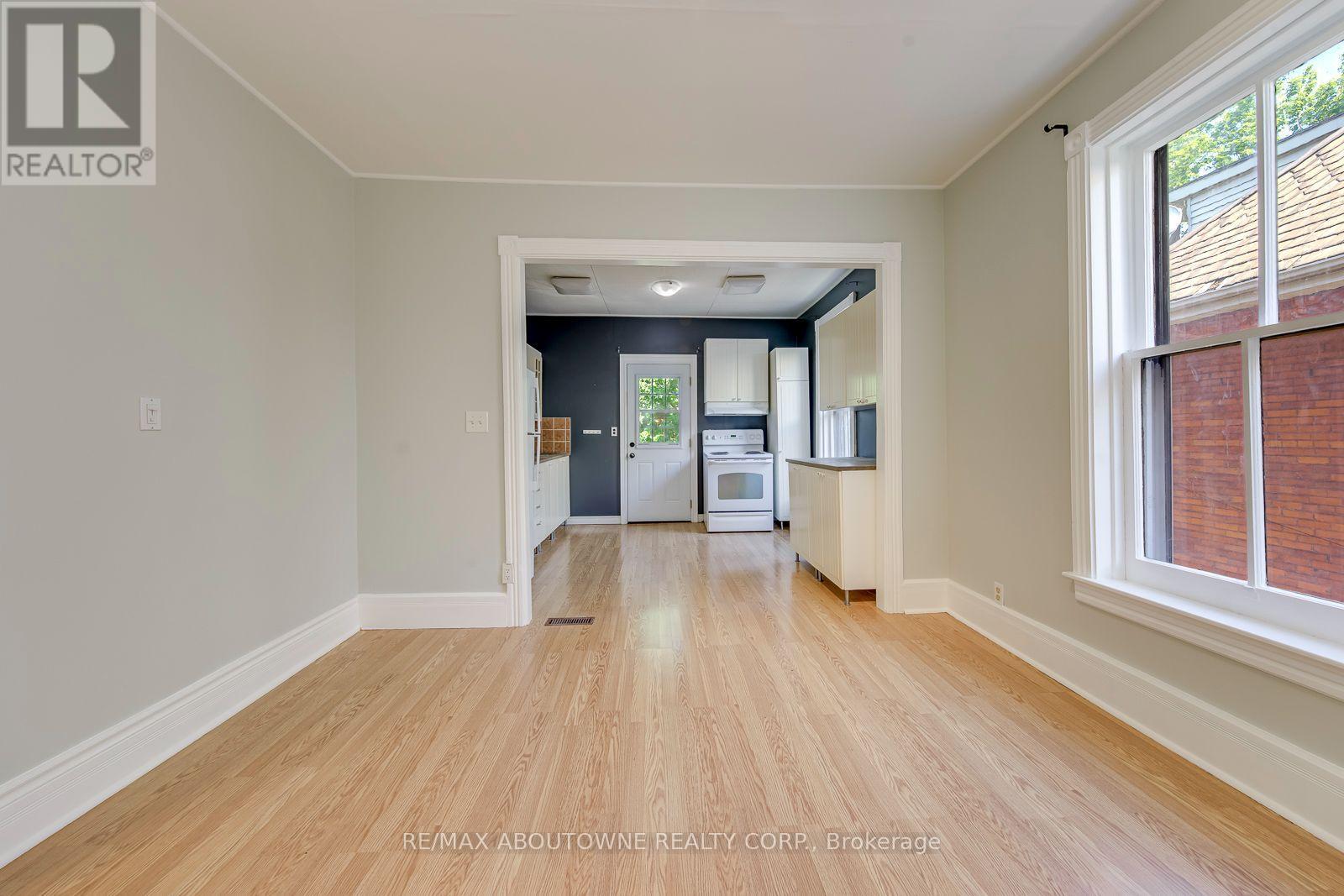 100 GRANT AVENUE - Image 18