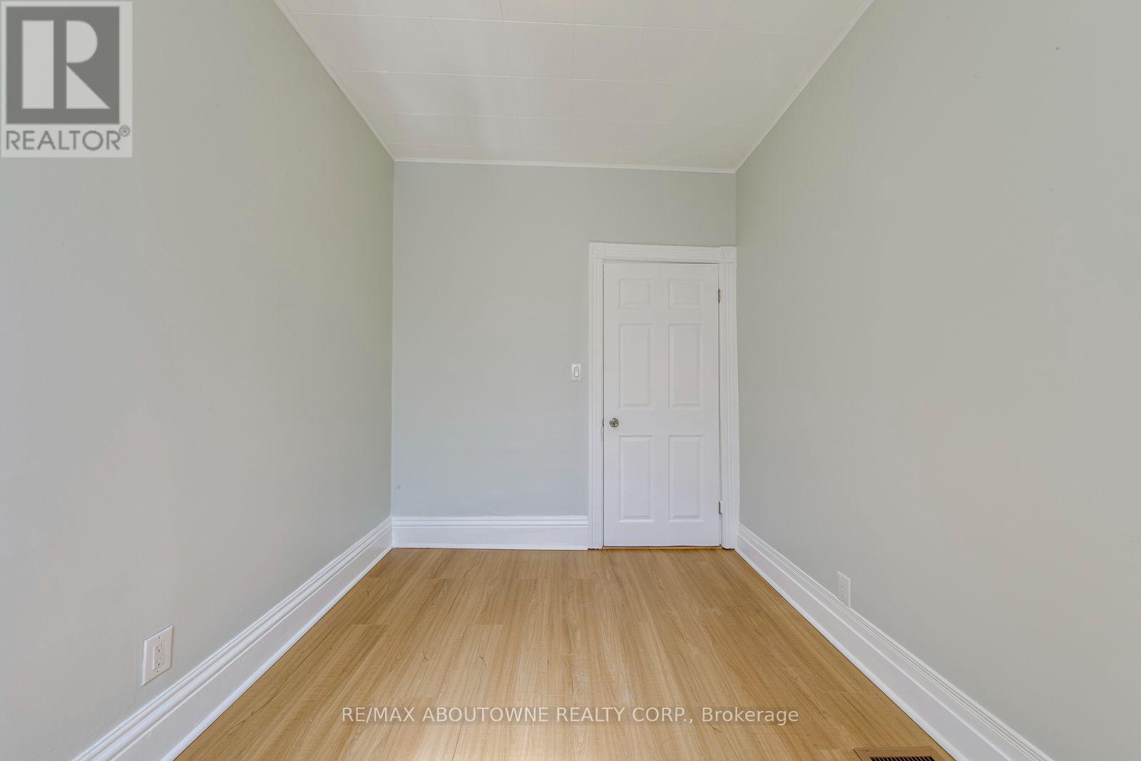 100 GRANT AVENUE - Image 27