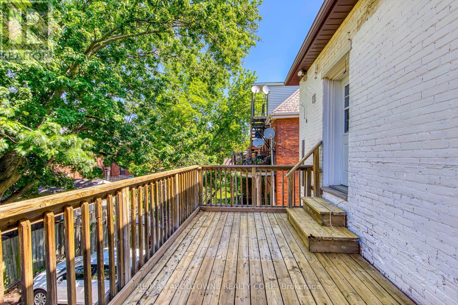 100 GRANT AVENUE - 32