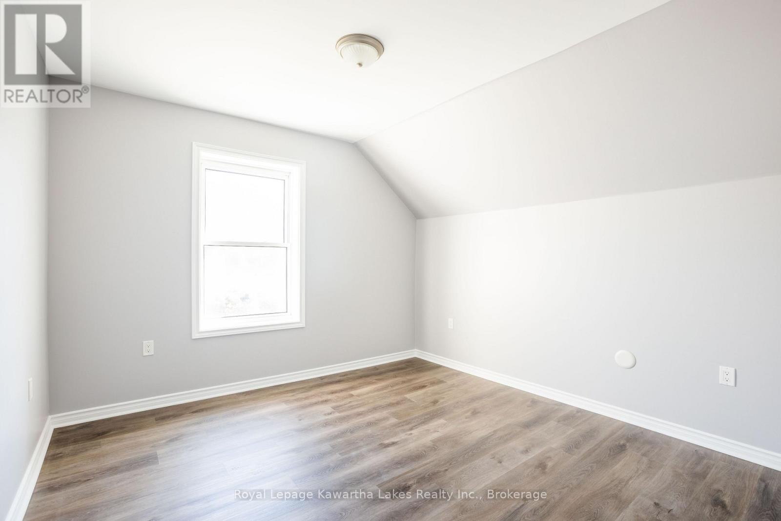 71 VICTORIA AVENUE N - 17