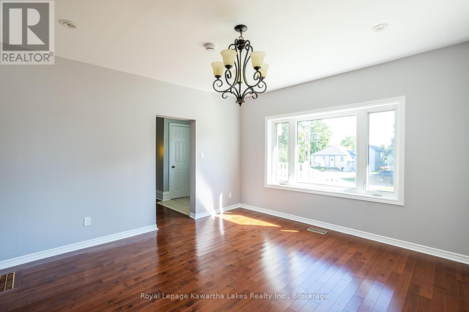 71 VICTORIA AVENUE N - 3