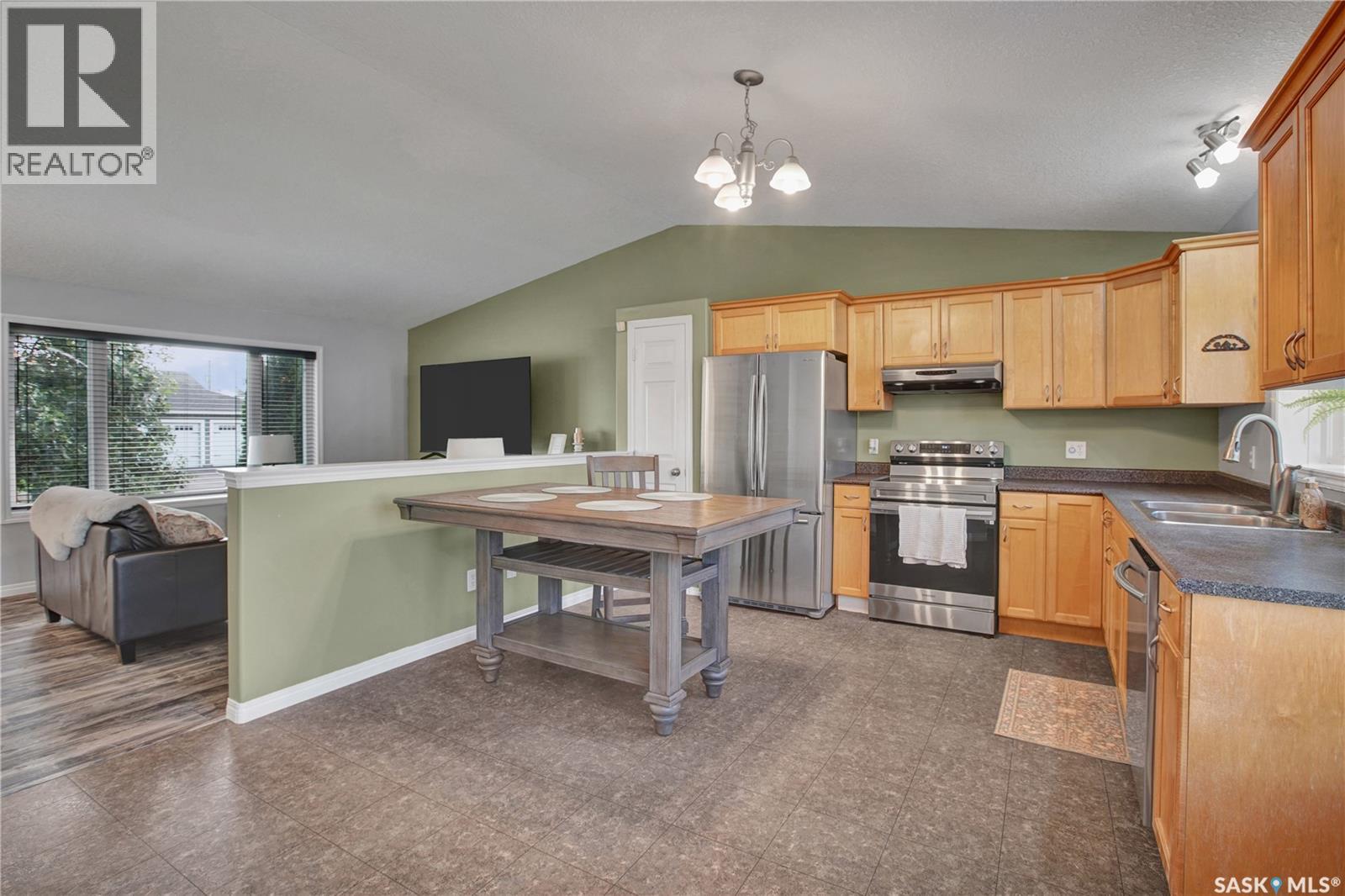42A 5th AVENUE N - 6