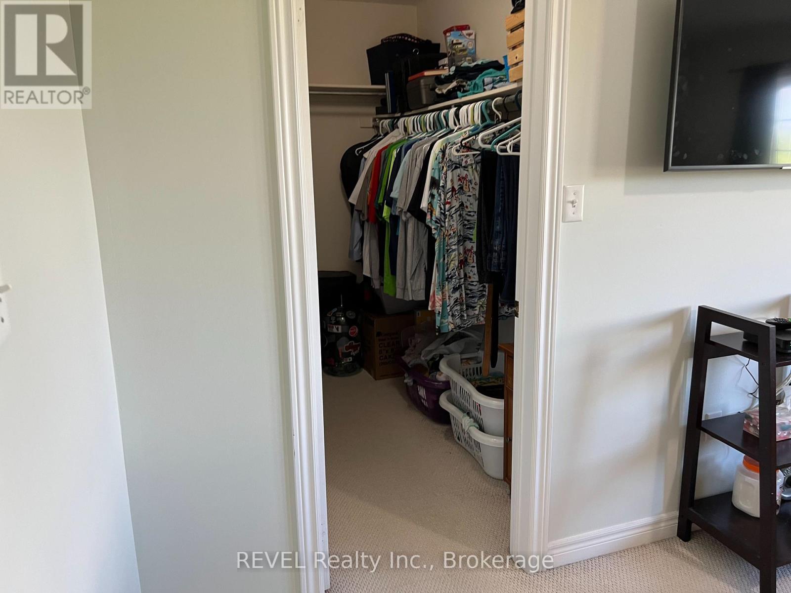 18 MACKENZIE KING AVENUE - 11