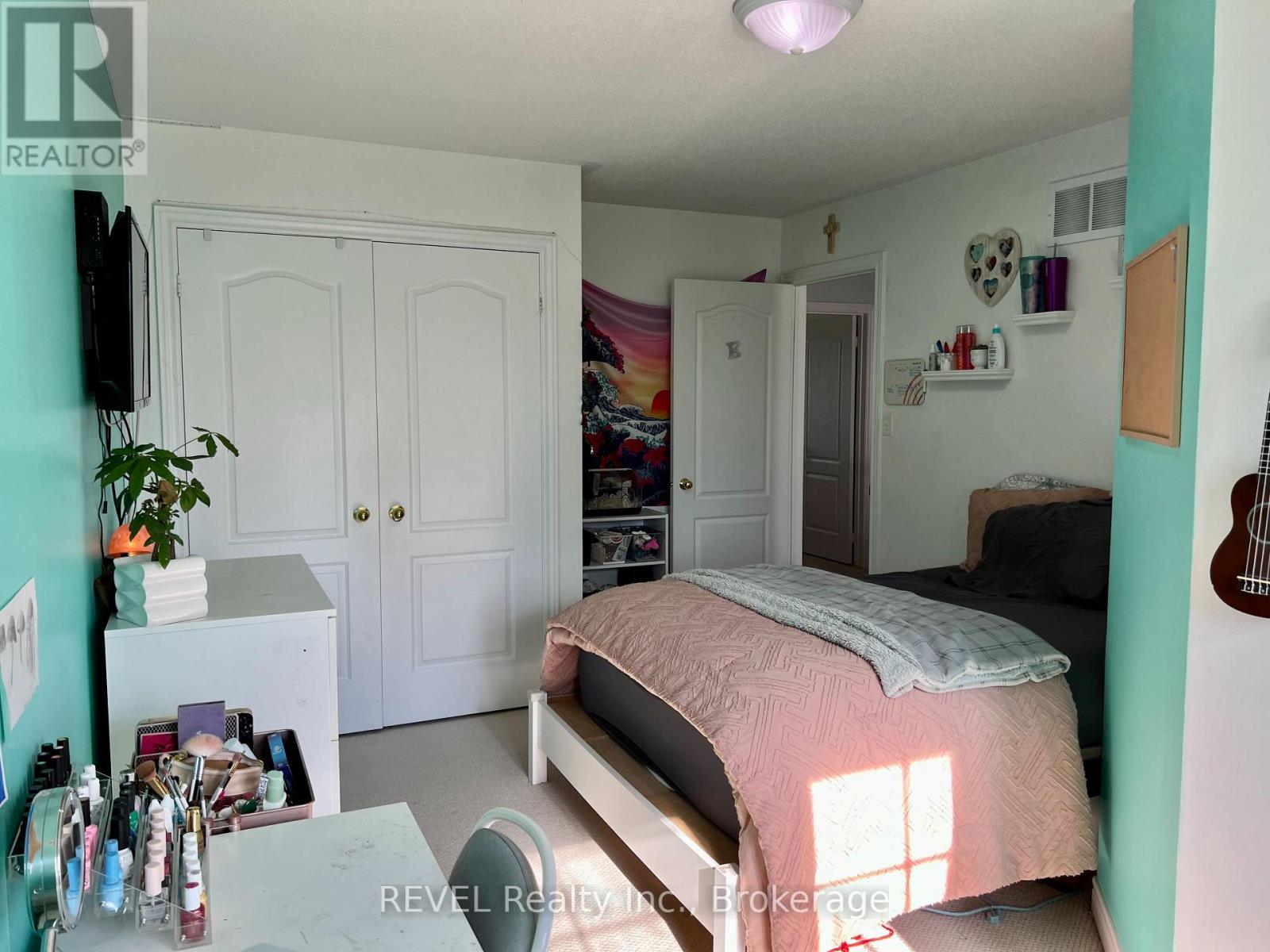 18 MACKENZIE KING AVENUE - 15