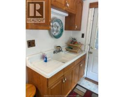 131 Harris Garno, Pelee Island, ON N0R1M0 Photo 12