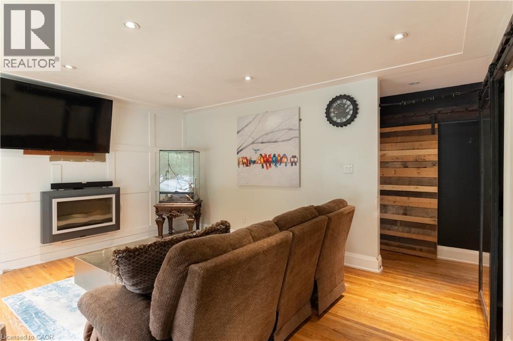 83 EAST 15TH Street, Hamilton — photo 3