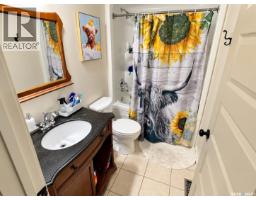 3pc Bathroom - 306 Centre Avenue, Meadow Lake, SK S9X1H2 Photo 10