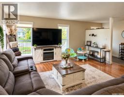 Family room - 306 Centre Avenue, Meadow Lake, SK S9X1H2 Photo 7