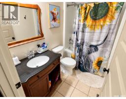 Bedroom - 306 Centre Avenue, Meadow Lake, SK S9X1H2 Photo 9