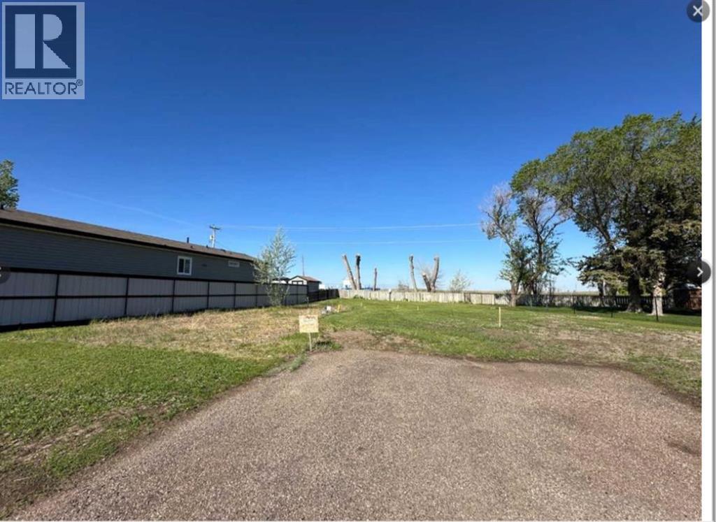 295 Fleet Street Southwest, Medicine Hat, Alberta, T1A7Z4, Medicine Hat, Alberta — photo 2 of 5