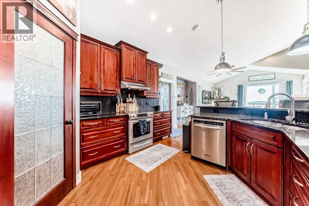 33 Boulder Creek Manor SE, Langdon — photo 8