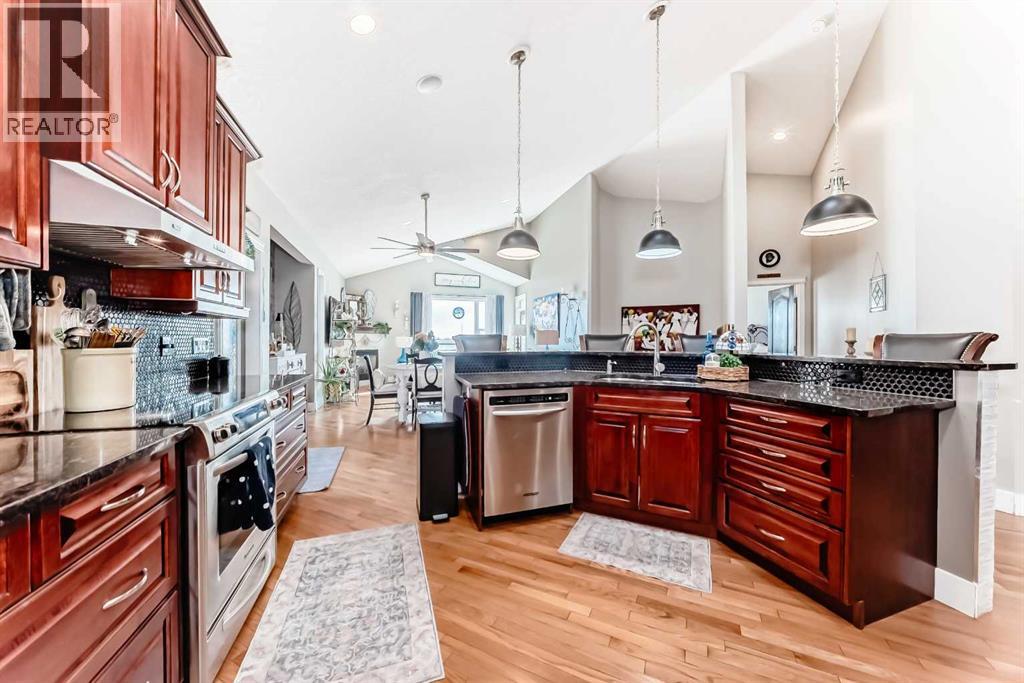 33 Boulder Creek Manor SE, Langdon — photo 9