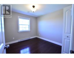 11 Logan Street thumbnail 23