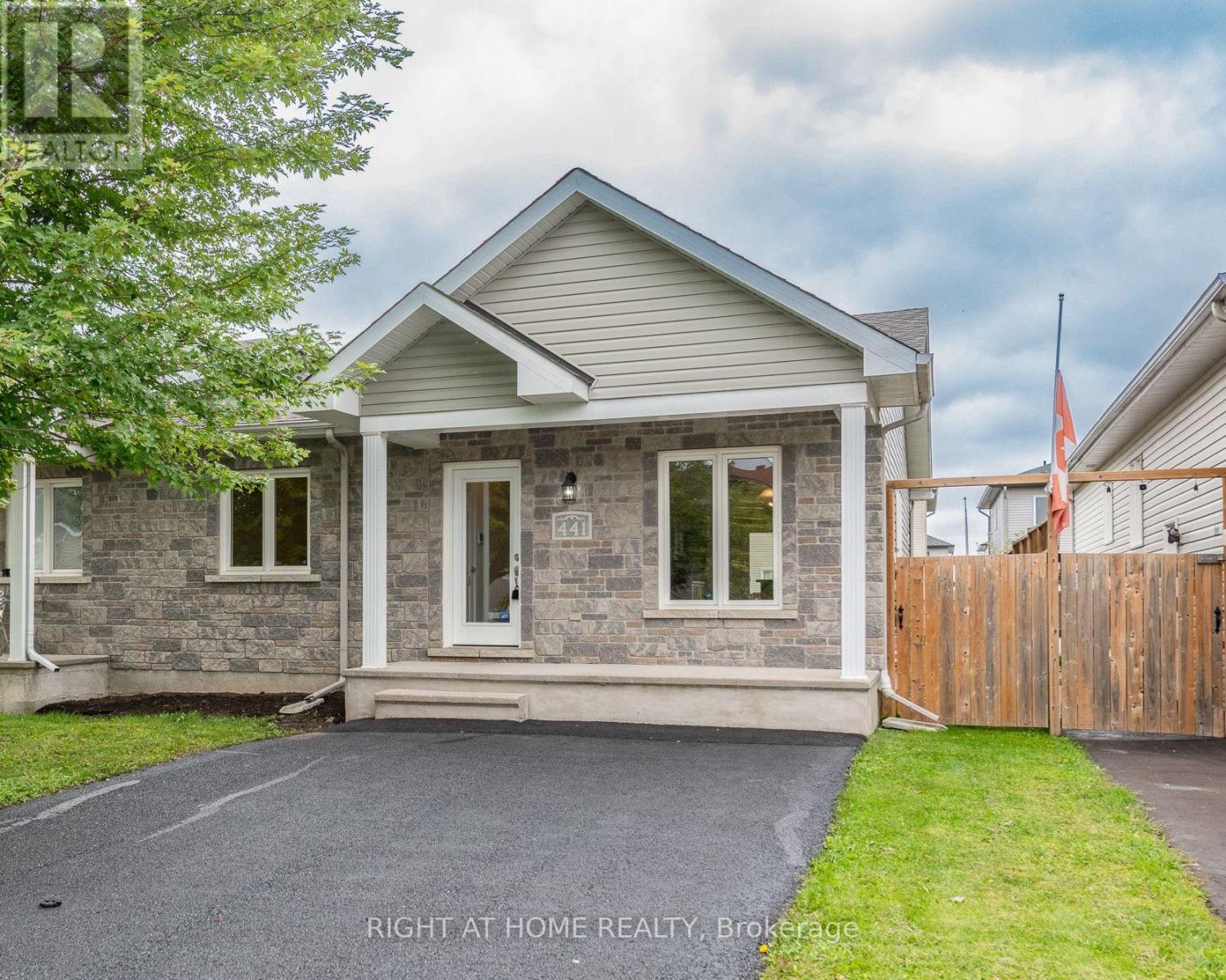 441 DENIS STREET, Alfred and Plantagenet — photo 2