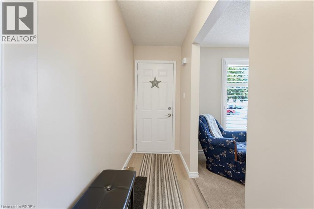 42 BUCHANAN Crescent, Brantford — photo 4