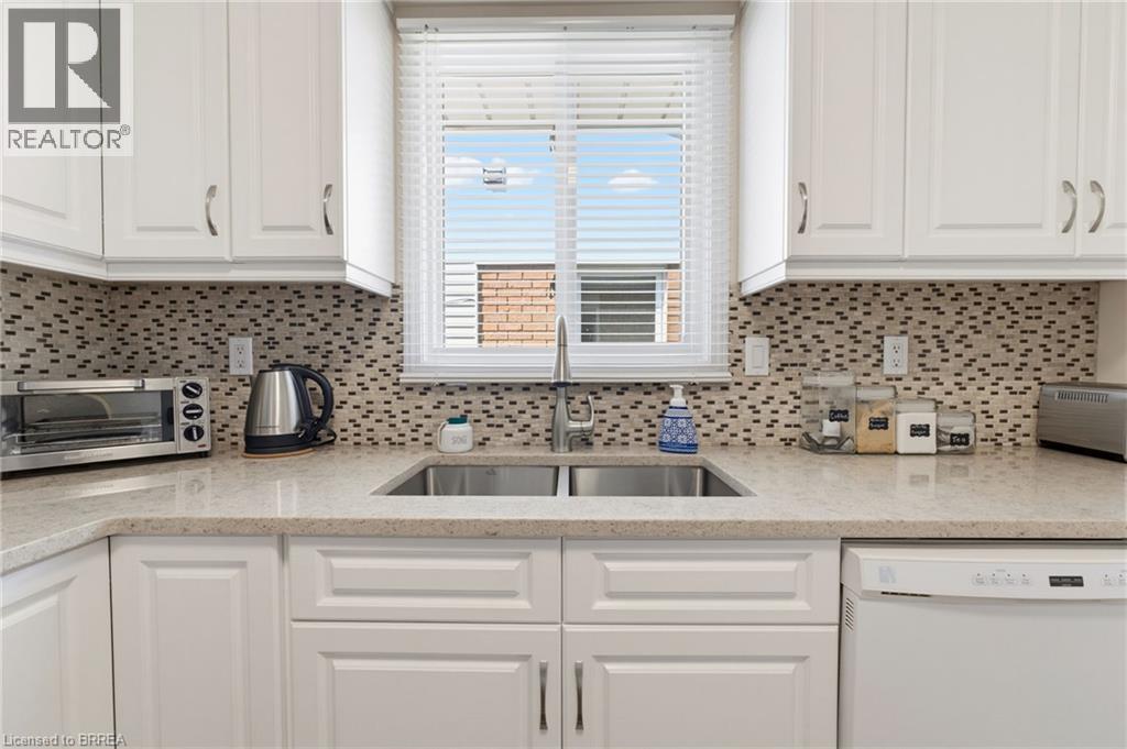 42 BUCHANAN Crescent, Brantford — photo 9