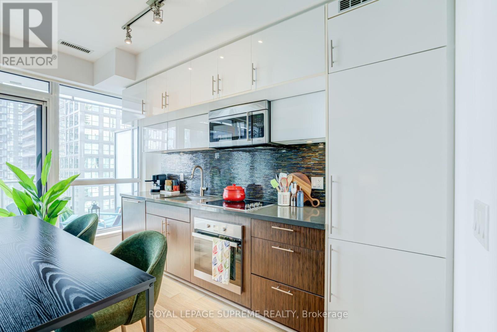 #1710 8 MERCER STREET - Image 6