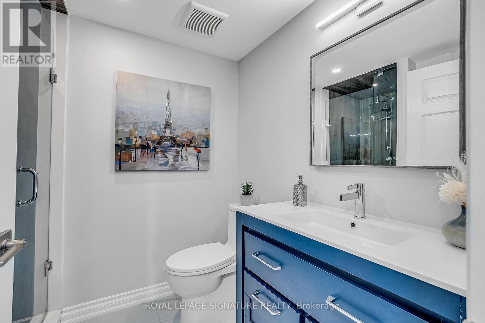 #310 18 CONCORDE PLACE - 24