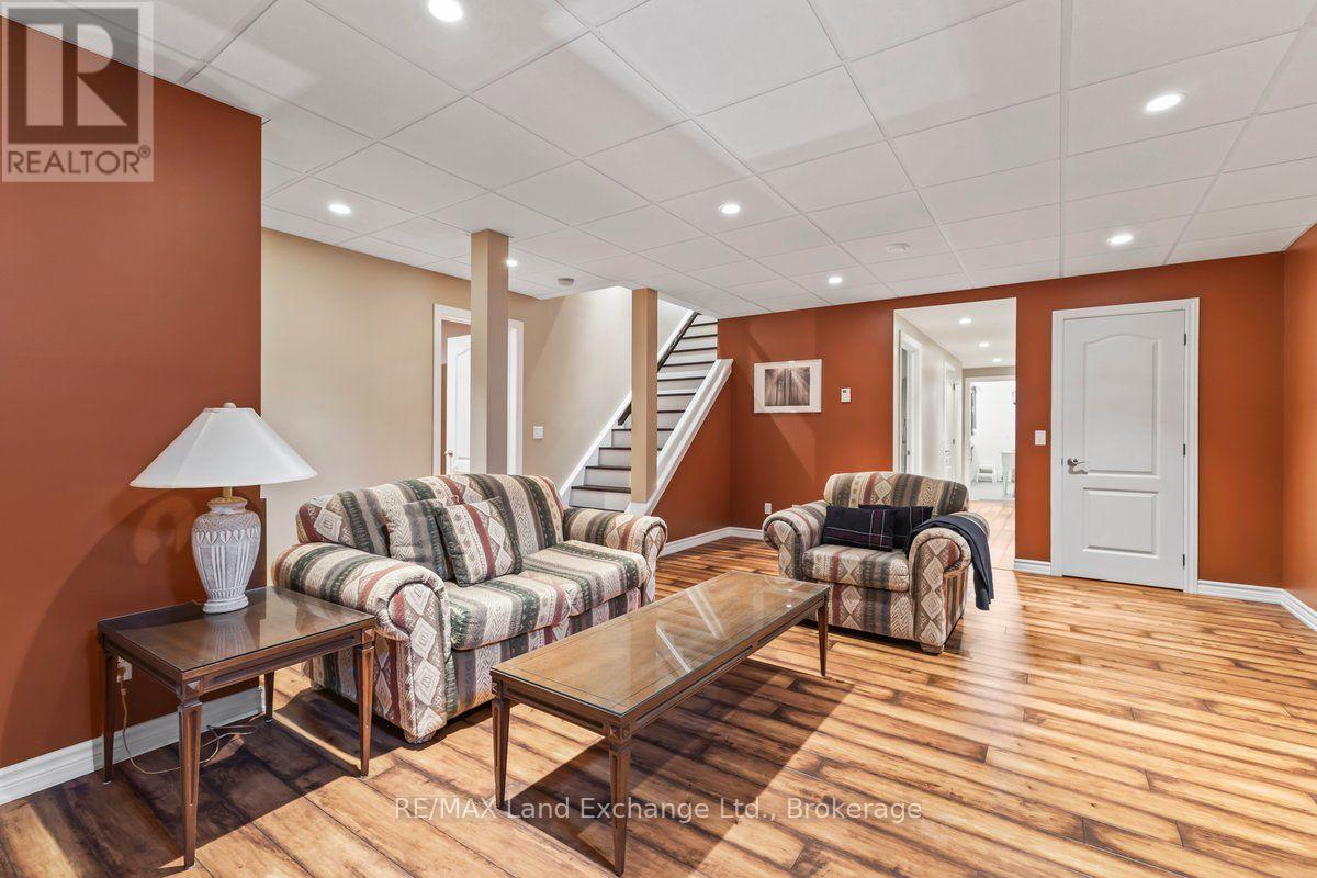 932 PARKWOOD DRIVE - 22