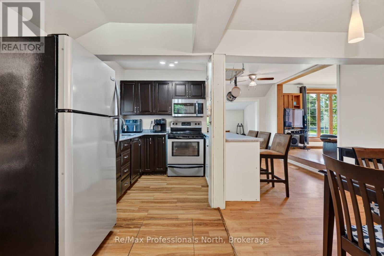 160 ISAAC STREET - 8